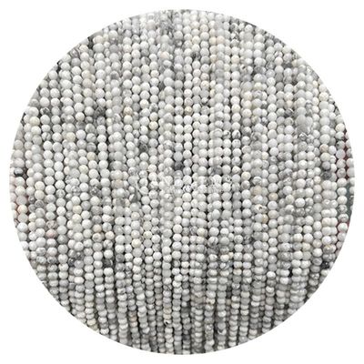 سنگ های قیمتی گنجی کریستال طبیعی شکل گرد شکل کوچک ژاد سفید Howlite رشته های گنجی گنجی برای دستبند